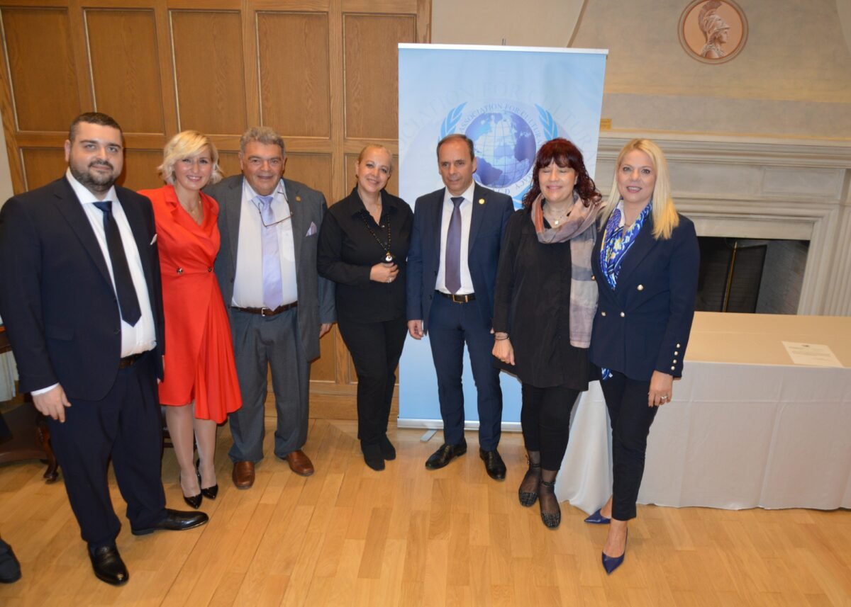ΟΜΑΔΙΚΗ ΕΚΤΟΣ ΤΙΤΛΩΝ