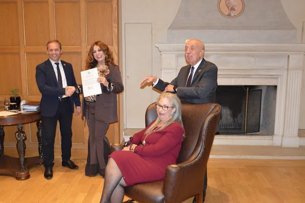 ΑΠΟΝΟΜΕΣ 4