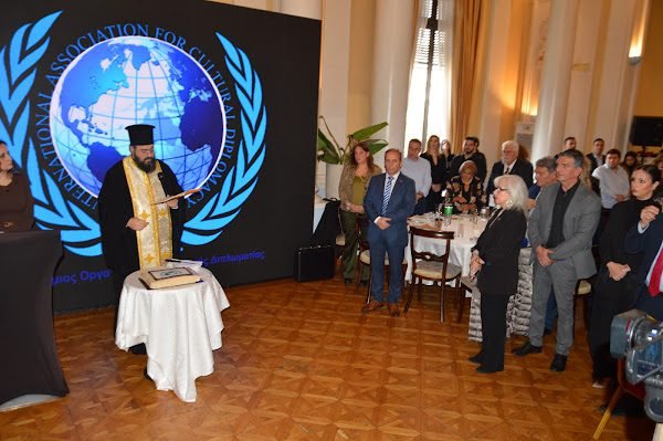 ΑΓΙΑΣΜΟΣ ΤΡΑΠΕΖΙ ΡΕΝΤΖΟΥΛΑ