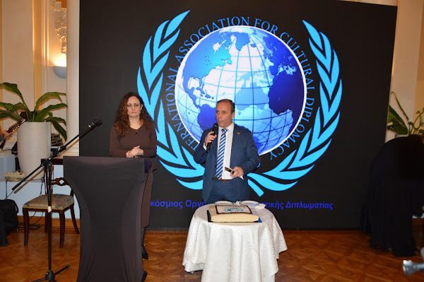 ΚΟΠΗ ΒΑΣΙΛΟΠΙΤΑΣ ΡΕΝΤΖΟΥΛΑΣ