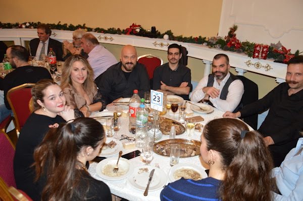 ΤΡΑΠΕΖΙ ΧΟΡΕΥΤΩΝ