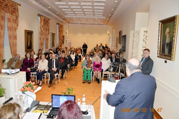 ΑΙΘΟΥΣΑ ΜΕ ΜΑΡΩΝΙΤΗ